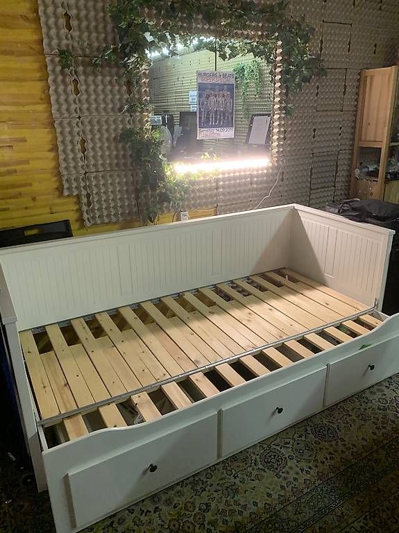 Sofas: Vendo divano letto 2.10 x 1.60 – D'occasion à Quartino par rus_6m6c