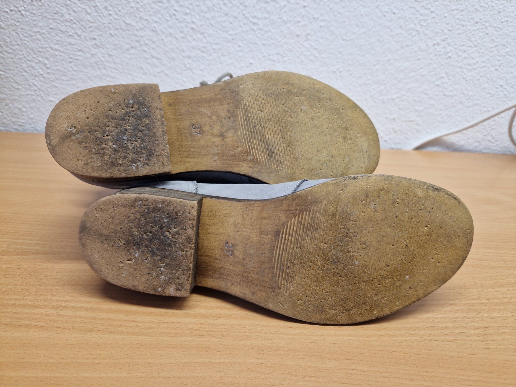 Damenschuhe: Stiefeletten, Schnürstiefel grau Gr. 37 – Gebraucht aus Nebikon von Japostyle 4