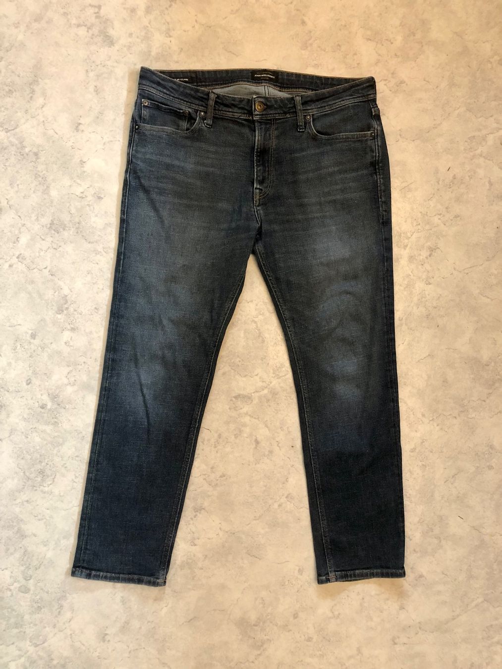 Jack & Jones Jeans: Jeans (zum Basteln) – Difettoso da Küblis venduto da AlpinePro_GR