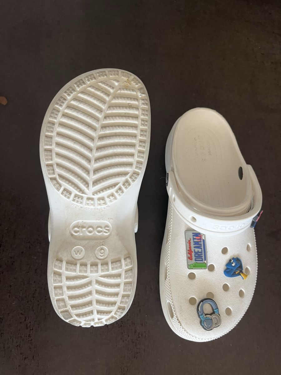 Crocs Scarpe da uomo: Crocs Clogs weiss mit Jibbitz Grösse 39-40 – Usato da Widnau venduto da bau_vp2d 3