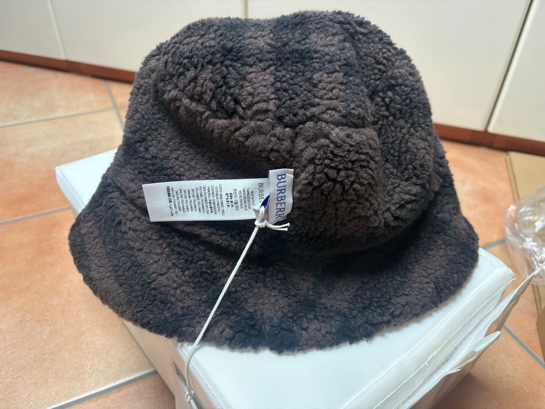 Burberry Chapeaux, bonnets & casquettes: Burberry Hat Teddyfleece - Wool - NEW with tag - Size S – Neuf avec emballage d'origine à Muzzano par Sidney_3 1