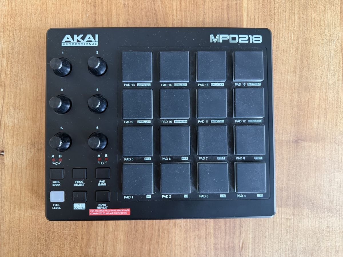 Akai Musikinstrumente: Akai MPD218 Pad Controller – Gebraucht aus Bern von ITJO1