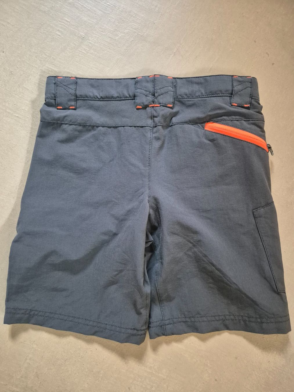 Mckinley Pantaloni: McKinley Shorts, Gr. 104,  dunkelgrau – Usato da Dietikon venduto da grafad 1