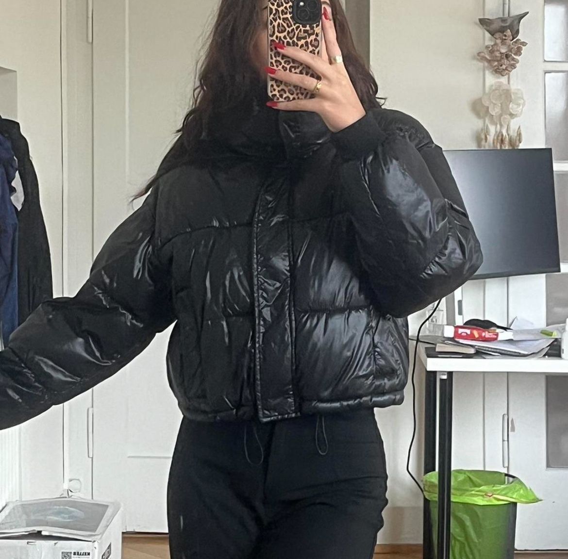 Jacken: Schwarze Puffer Jacke von Stradivarius, Grösse S – Gebraucht aus Basel von lea_5p7c 1