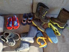 7 Paar Kinder Schuhe diverse Grössen 