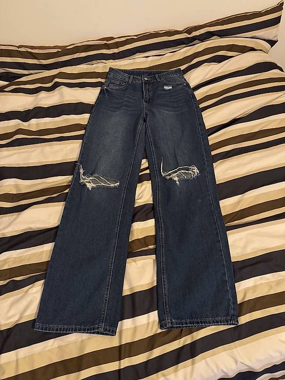 Jeans: Jean trouée bleu foncée S – Gebraucht aus Genève von dia_w9qp