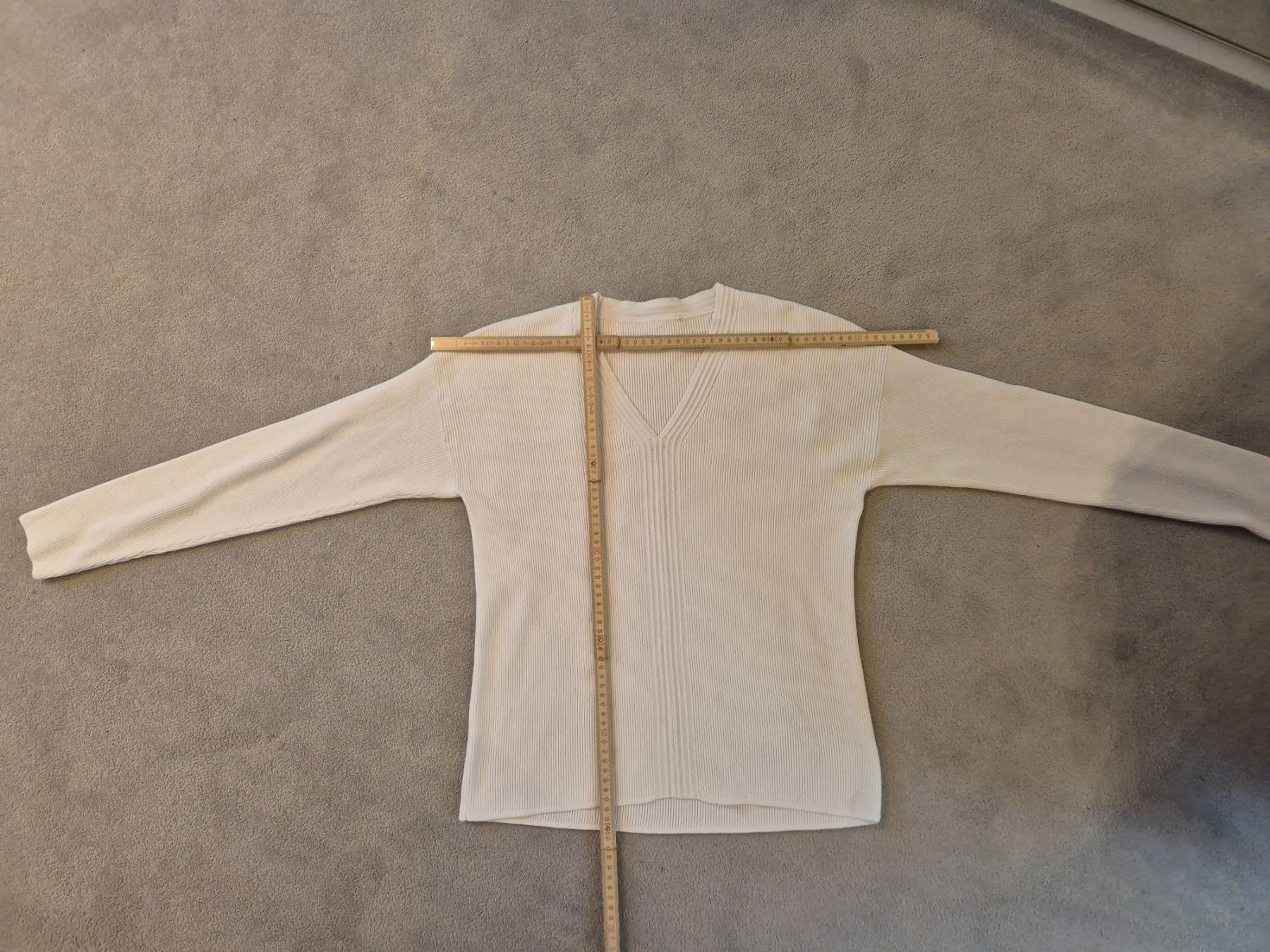 Pullover & Sweatshirts: Damen Pullover weiss V-Ausschnitt gerippt – Gebraucht aus Zürich von Drago670 5