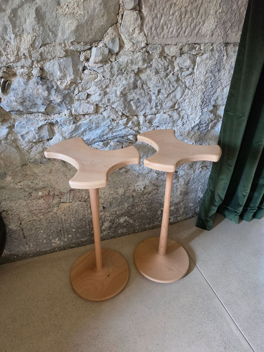 Sgabelli: Ergonomischer Hocker aus Buchenholz – Usato da Zürich venduto da Palapine