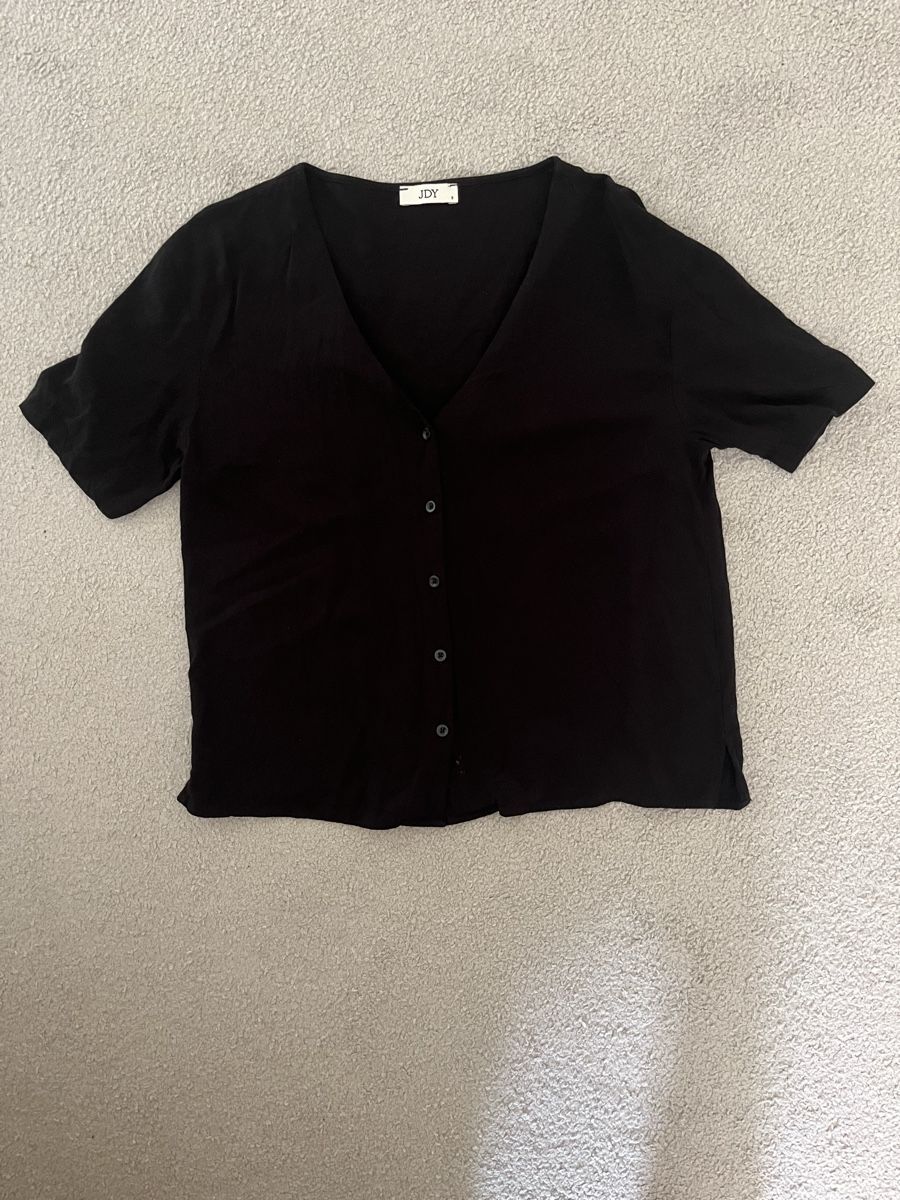 Camicette: Luftige dünne schwarze Bluse mit Knöpfen – Usato da Zürich venduto da ole_8rwr