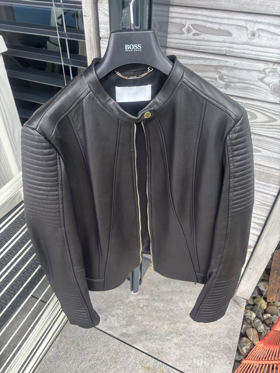 Hugo Boss Jacken: Hugo Boss - veste cuir souple – Gebraucht aus Chamby von vuittonista