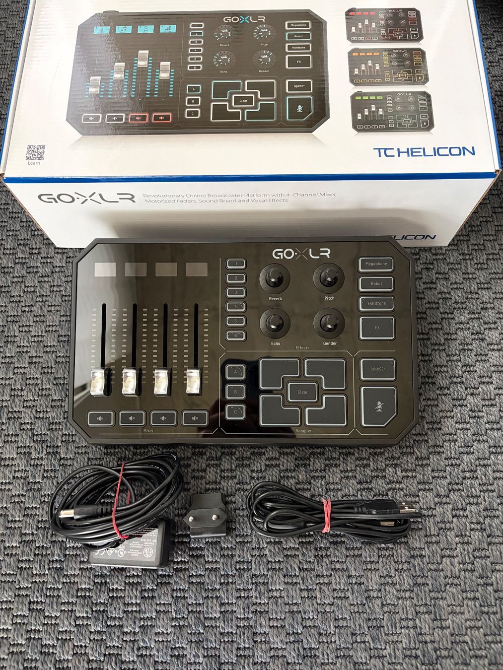 TC Helicon Console di mixaggio: TC Helicon - GOXLR + Desk stand – Usato da Sion venduto da Thrusty 1