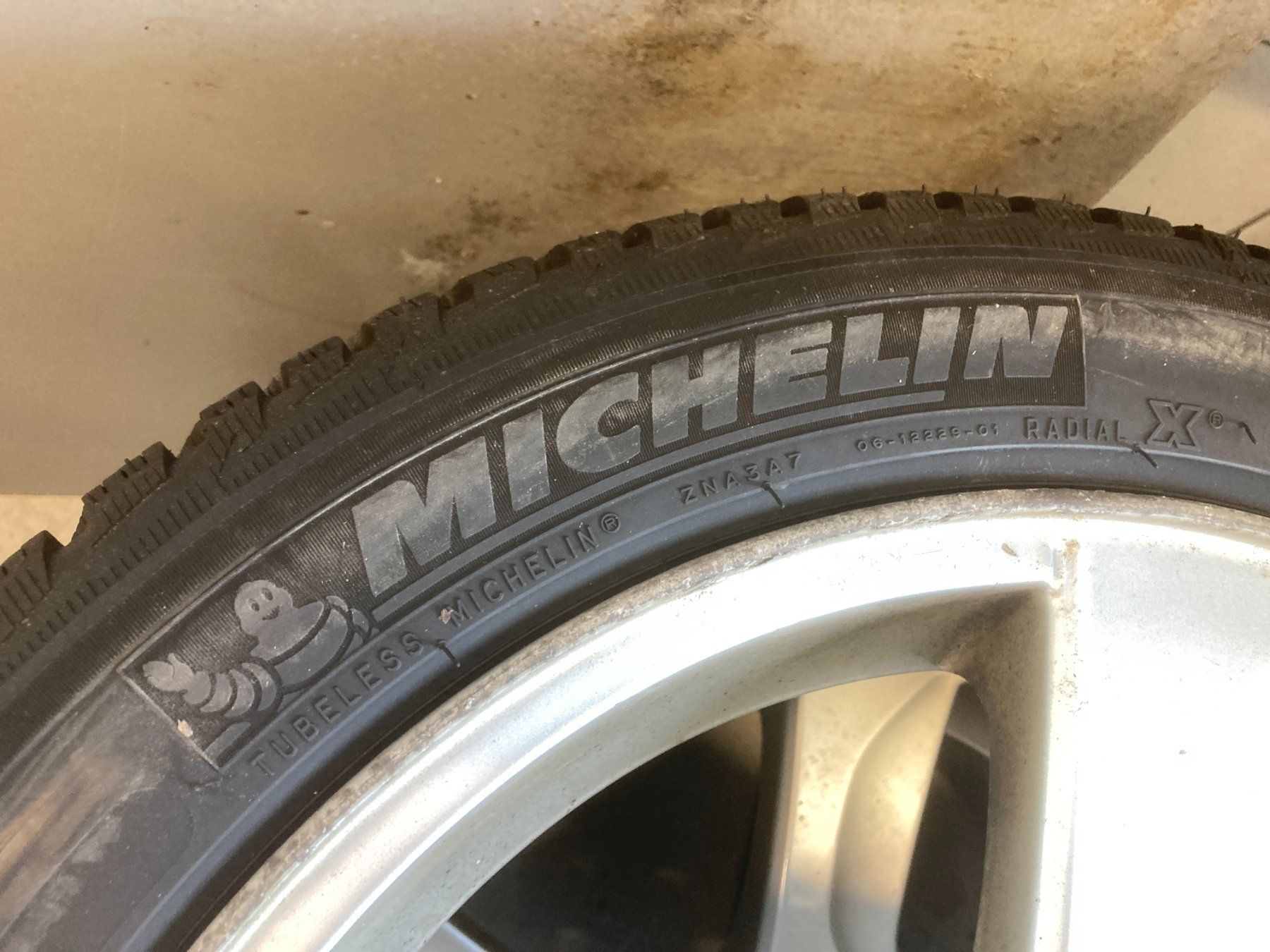 Volvo Pneus & Kompletträder: Volvo V60 Winterräder 215/50R17 – Gebraucht aus Cham von WB2223 3