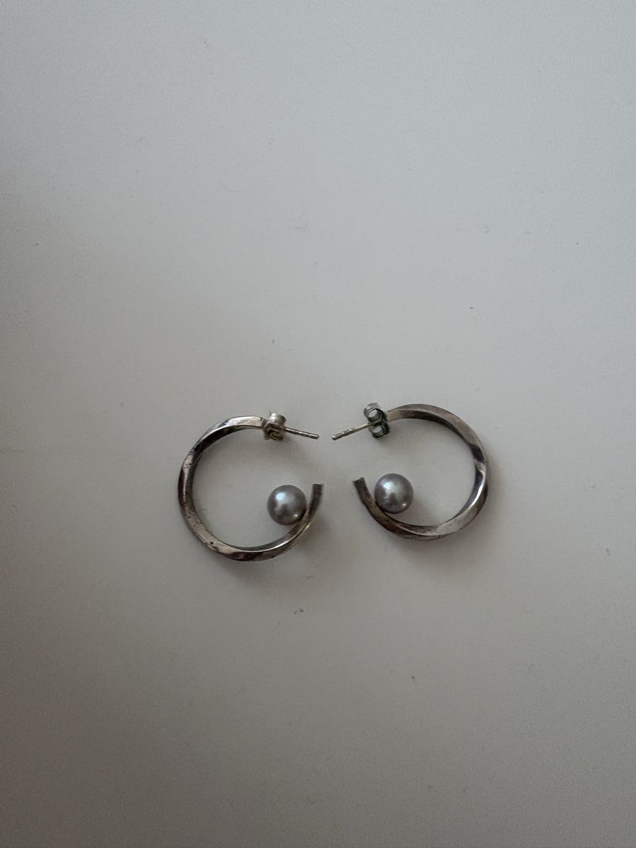 Ohrringe & -stecker: Ohrringe Silber mit Perlen, Creole, 2 Stück, gebraucht – Gebraucht aus Zürich von Esperanto