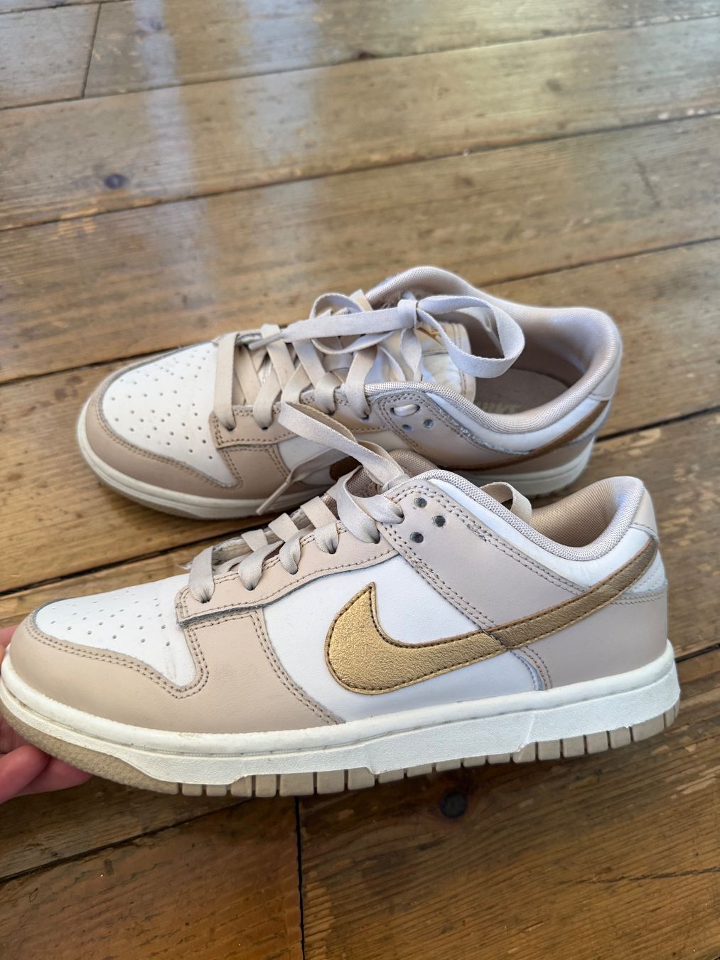 Nike Scarpe da donna: Nike Dunk low beige/weiss/gold Grösse 38 – Usato da Zuchwil venduto da jabie