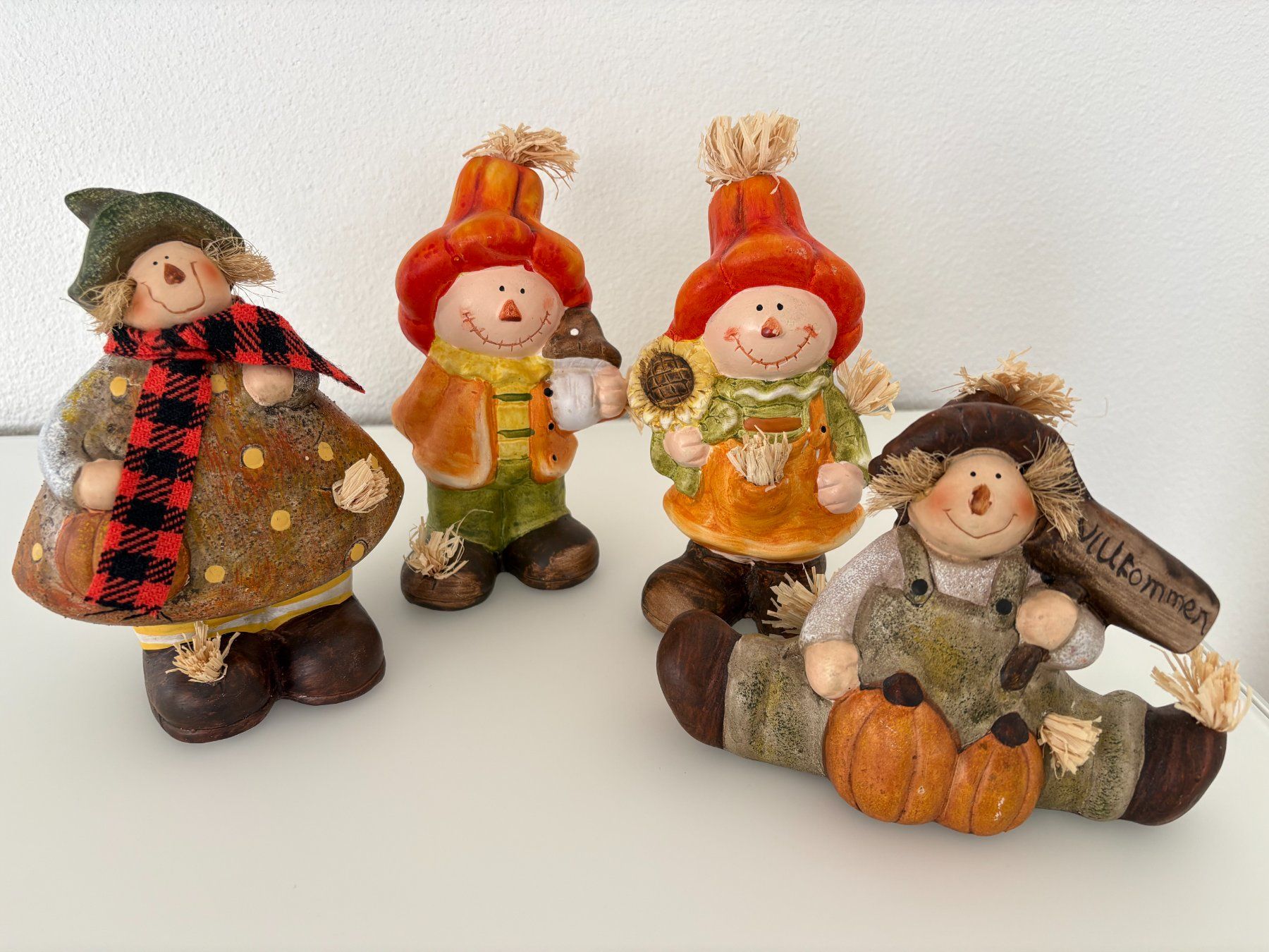 Tutte le decorazioni: 4 Stk. Herbst- Figuren, Kürbis, Willkommen, super Zustand – Usato da Aesch LU venduto da Rovo