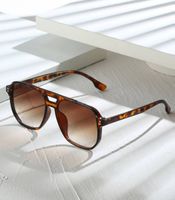 Neue trendige Sonnenbrille im Pilotenstil, Braun/Beige