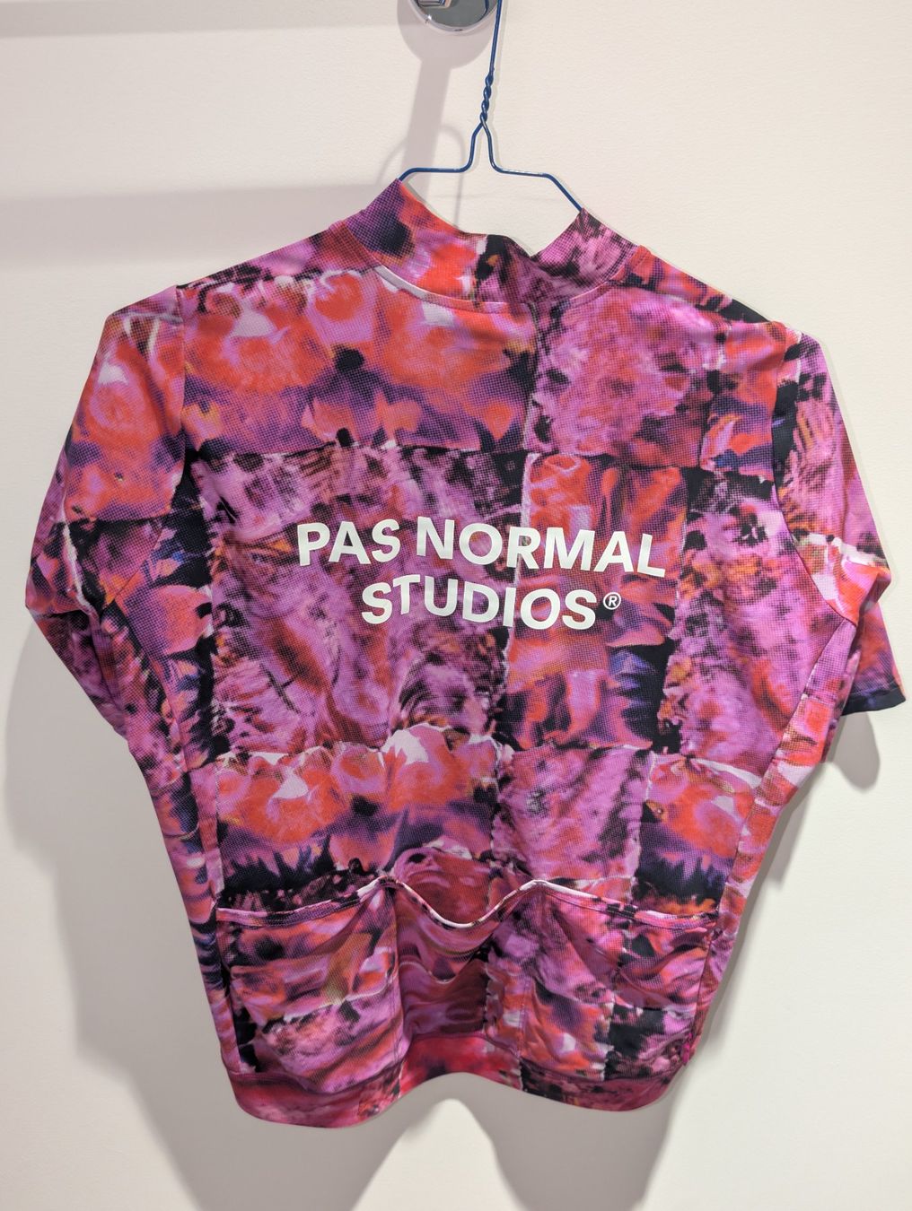 Pas Normal Studios Canottiere & Pantaloni: Velojersey Kurzarm Pas Normal Studios – Usato da Zürich venduto da patmeye
