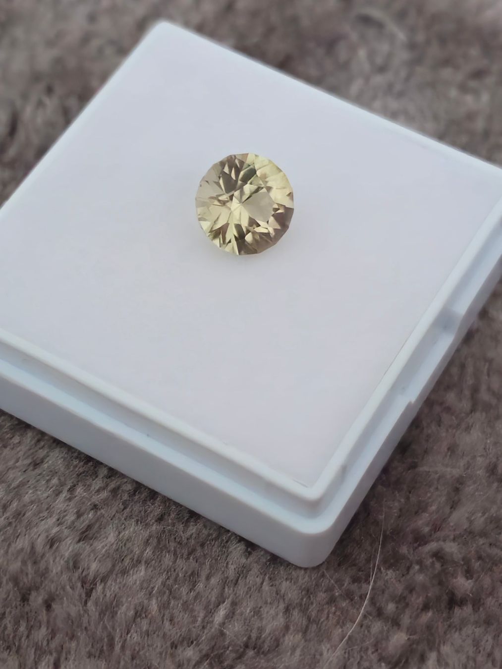 Pietre preziose: Csarite,Diaspore Farbwechsel mit Zertifikat – Nuovo (secondo la descrizione) da Wolhusen venduto da toni079