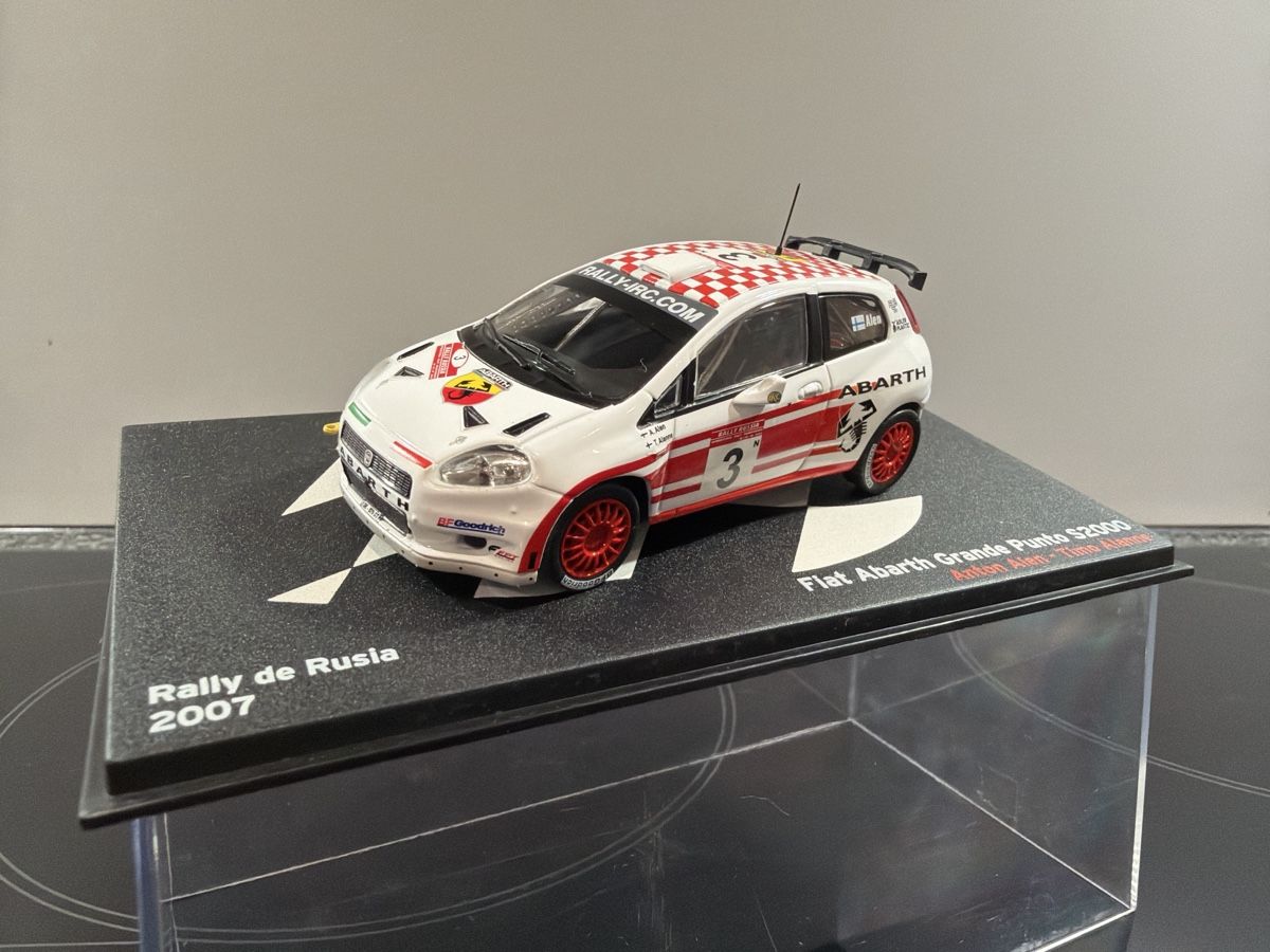 Modellini d'auto: Fiat Abarth Grande Punto S2000 - 1/43 – Nuovo (secondo la descrizione) da Wolfwil venduto da Rolex1