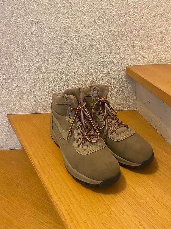 Herrenschuhe: Nike Wanderschuhe 45.5 – Gebraucht aus Mettmenstetten von Beststeller