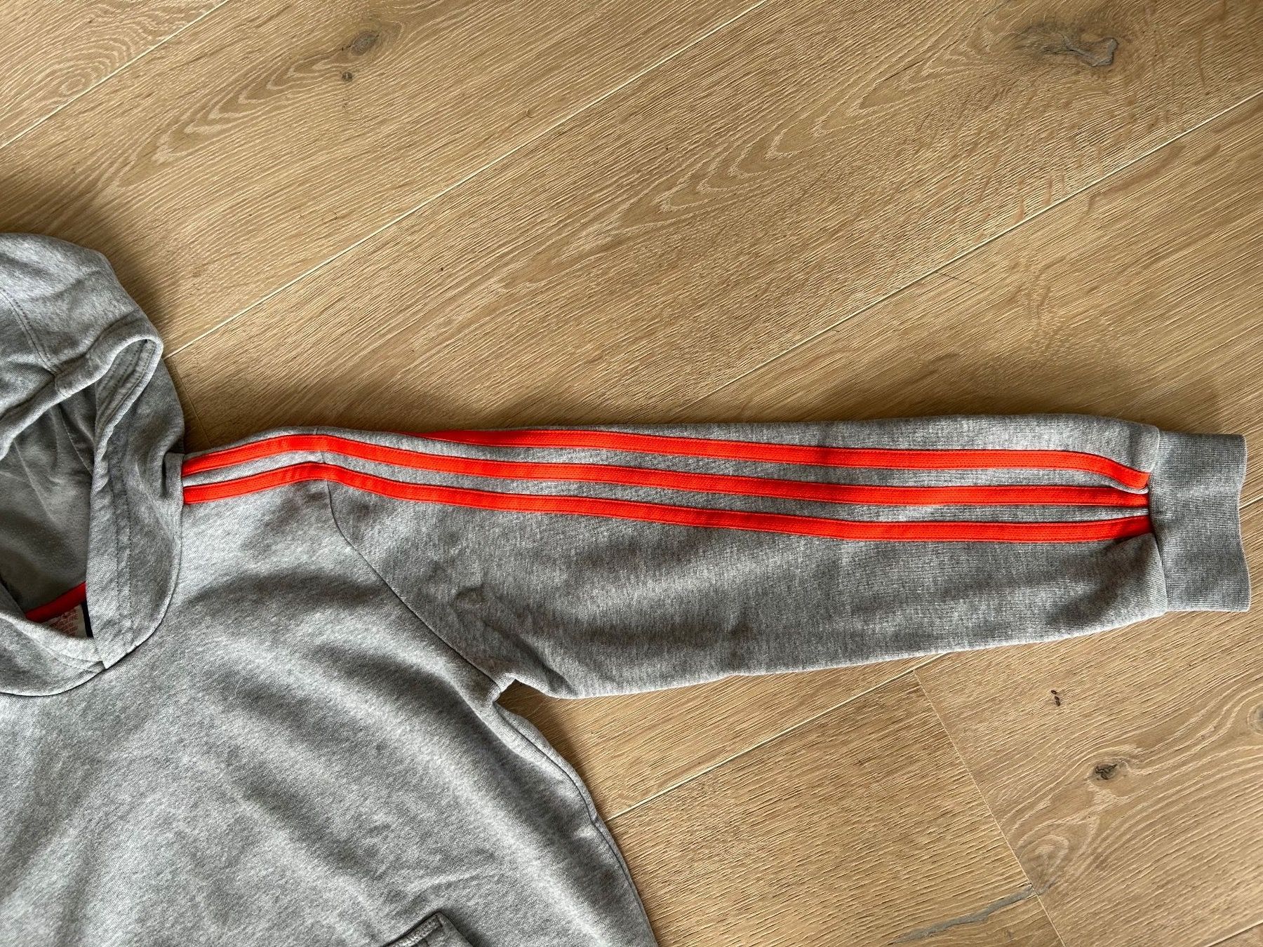 Adidas Pullover & Sweatshirts: Adidas Pullover Grösse 150 – Gebraucht aus Niederhelfenschwil von aur_ms6f 2