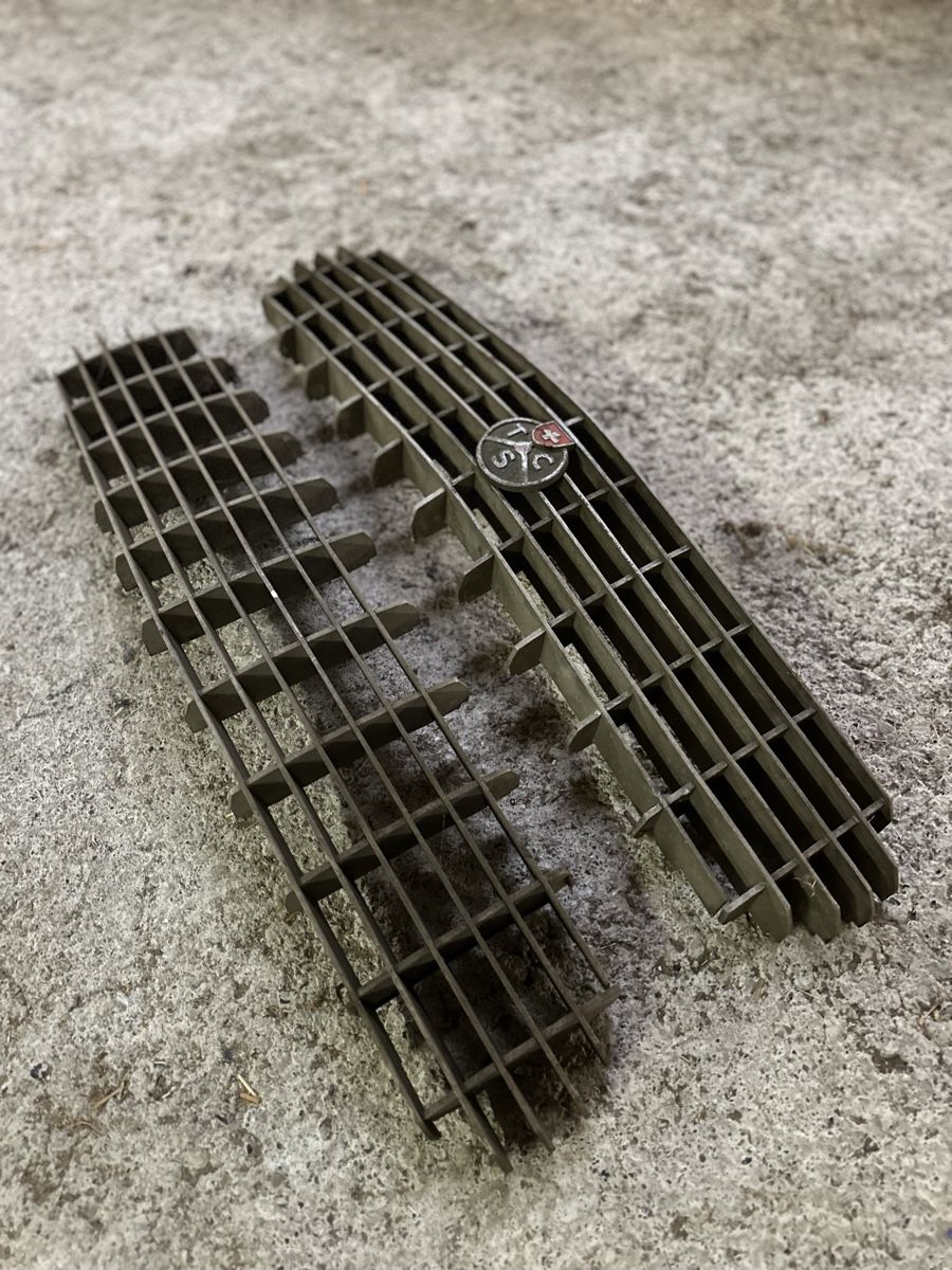 Toutes les pièces auto: Kühlergrill, Kühlergitter, Oldtimer, Scheunenfund – D'occasion à Bubikon par Simbeli