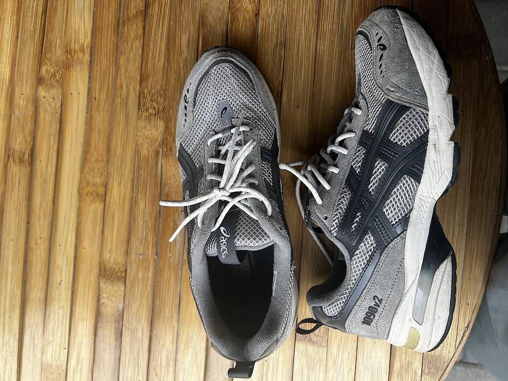 Scarpe da uomo: Asics 1090 v2 – Usato da Saxon venduto da pin_2kmn