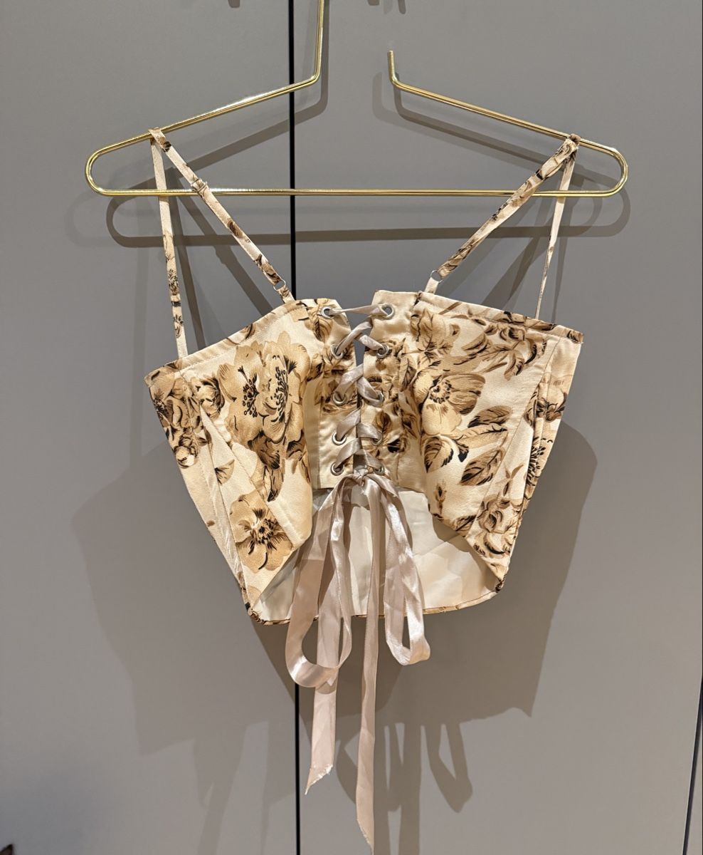 Shein Top: Satin-Corsagen-Top – Usato da Brunnen venduto da pel_vk7g 1