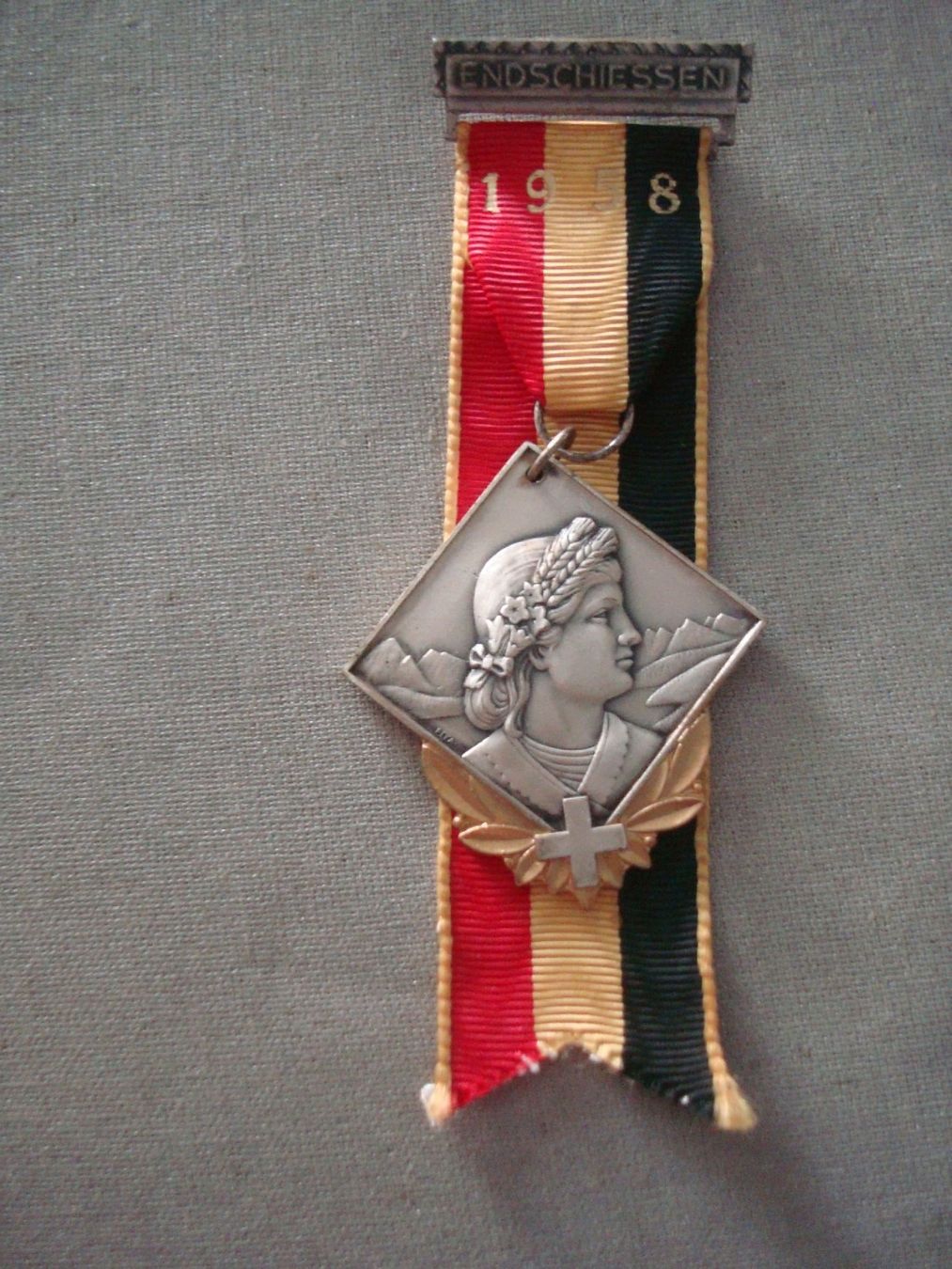 Medaillen: Abzeichen Schützen - Feldschiessen 1958 – Gebraucht aus Neuenegg von flohcante
