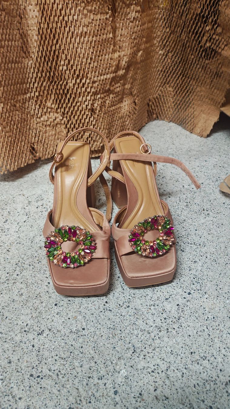 H&M Scarpe da donna: Sehr beeindruckend Satinsandalen – Usato da Thalwil venduto da hri_s2bq