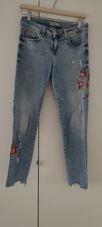 Bestickte Jeans von Zara in Gr. 36