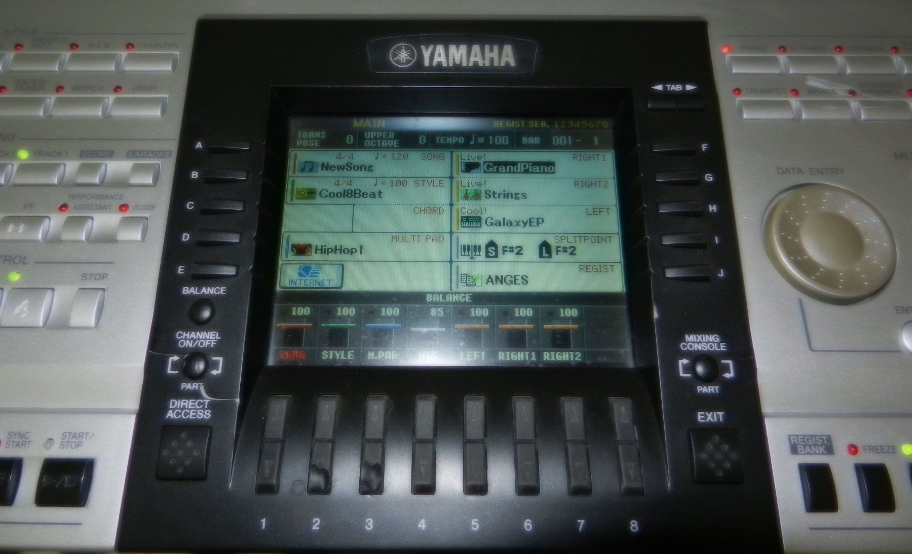 Yamaha Strumenti musicali: Yamaha PSR 3000 Elektrisches Keyboard - Silber – Usato da Männedorf venduto da livesteam 2