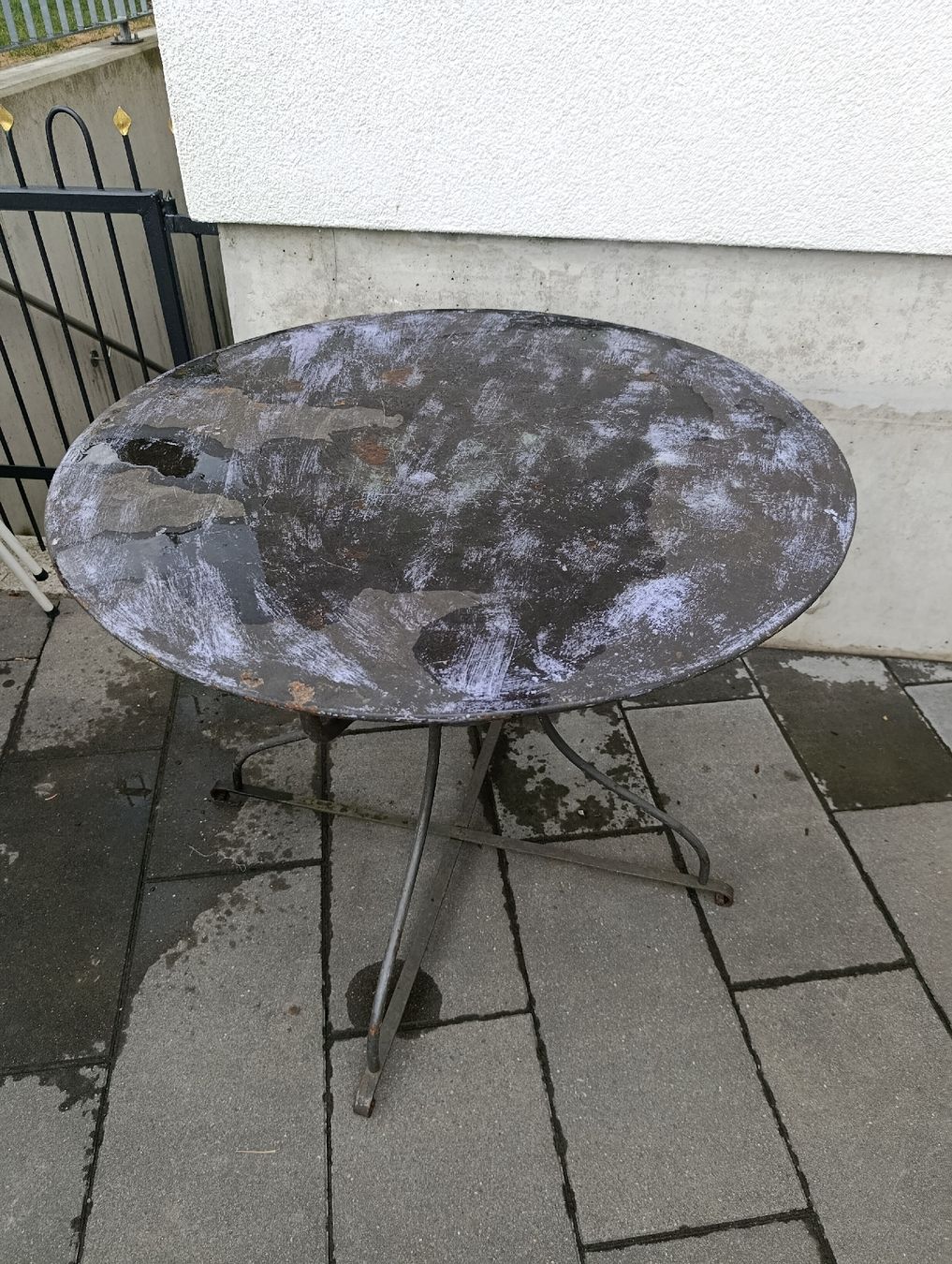 Tische: Blechtisch – Gebraucht aus Diepoldsau von Biene206