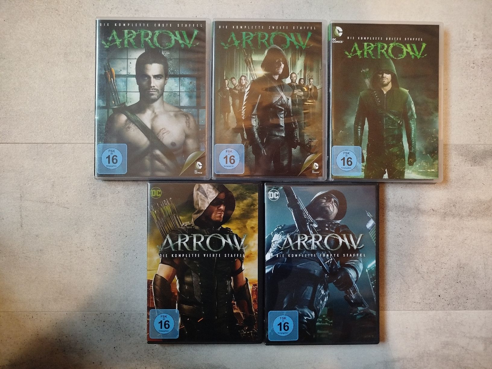 Tutti i DVDs: Arrow - DC - Staffel 1 bis 5 auf DVD – Usato da St. Gallen venduto da jbu_ns6v 1