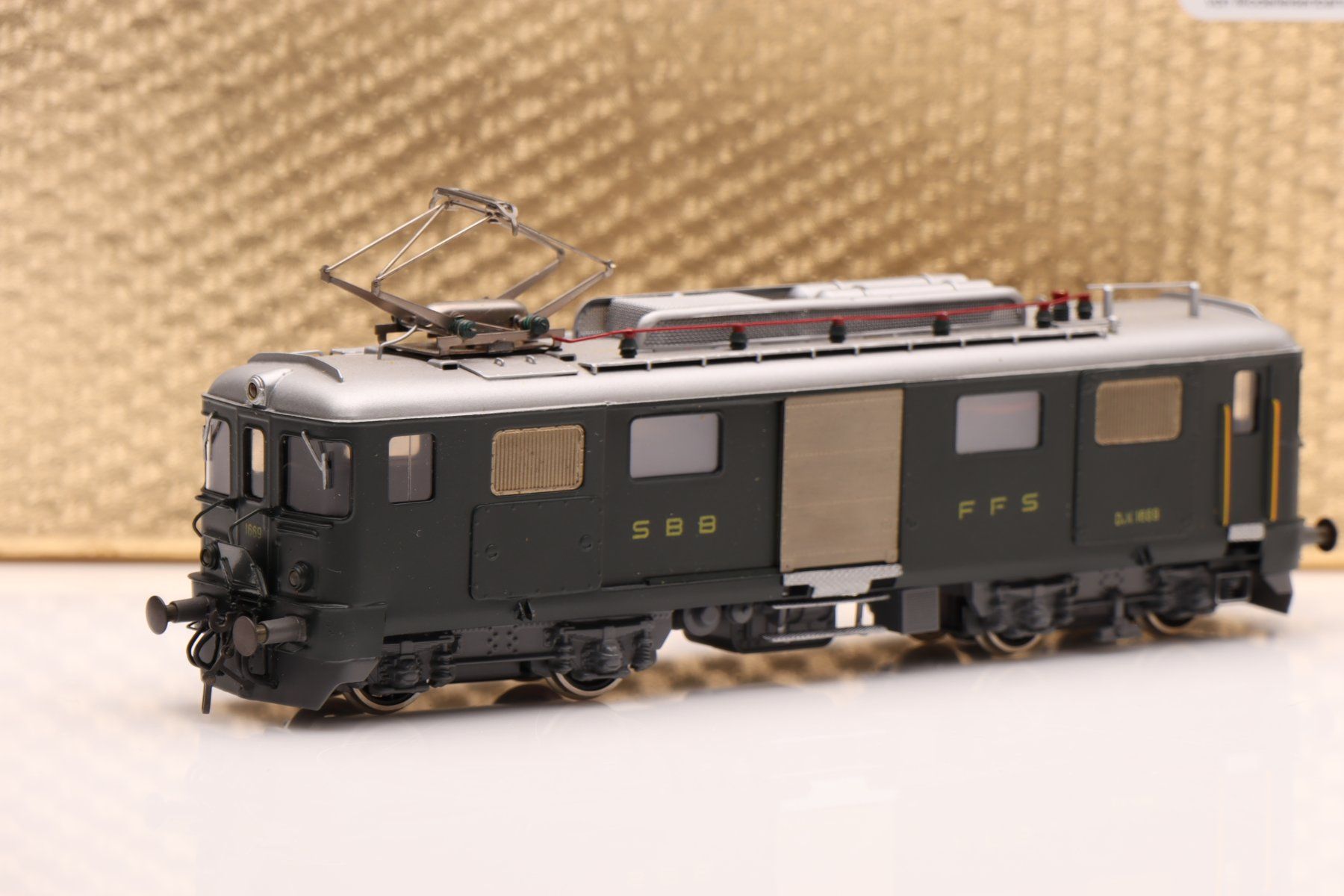 Metropolitan Modellini di ferrovie: Metropolitan 733 B SBB De 4/4 moderne DC, H0 – Usato da Ried (Muotathal) venduto da Modellbahn.swiss