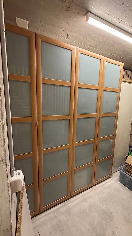 Armoires: Kleiderschrank / Schrank – D'occasion à Baar par nic_9886