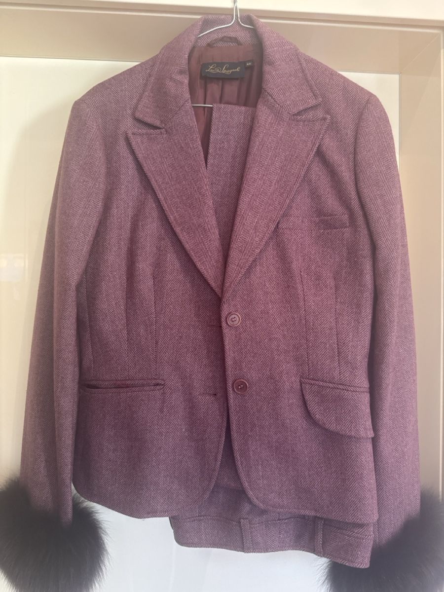 Completi & Tailleur: Luisa Spagnoli Suit, Wool, Fox Fur Cuffs, Size 44 – Nuovo (secondo la descrizione) da Montagnola venduto da jamylafy