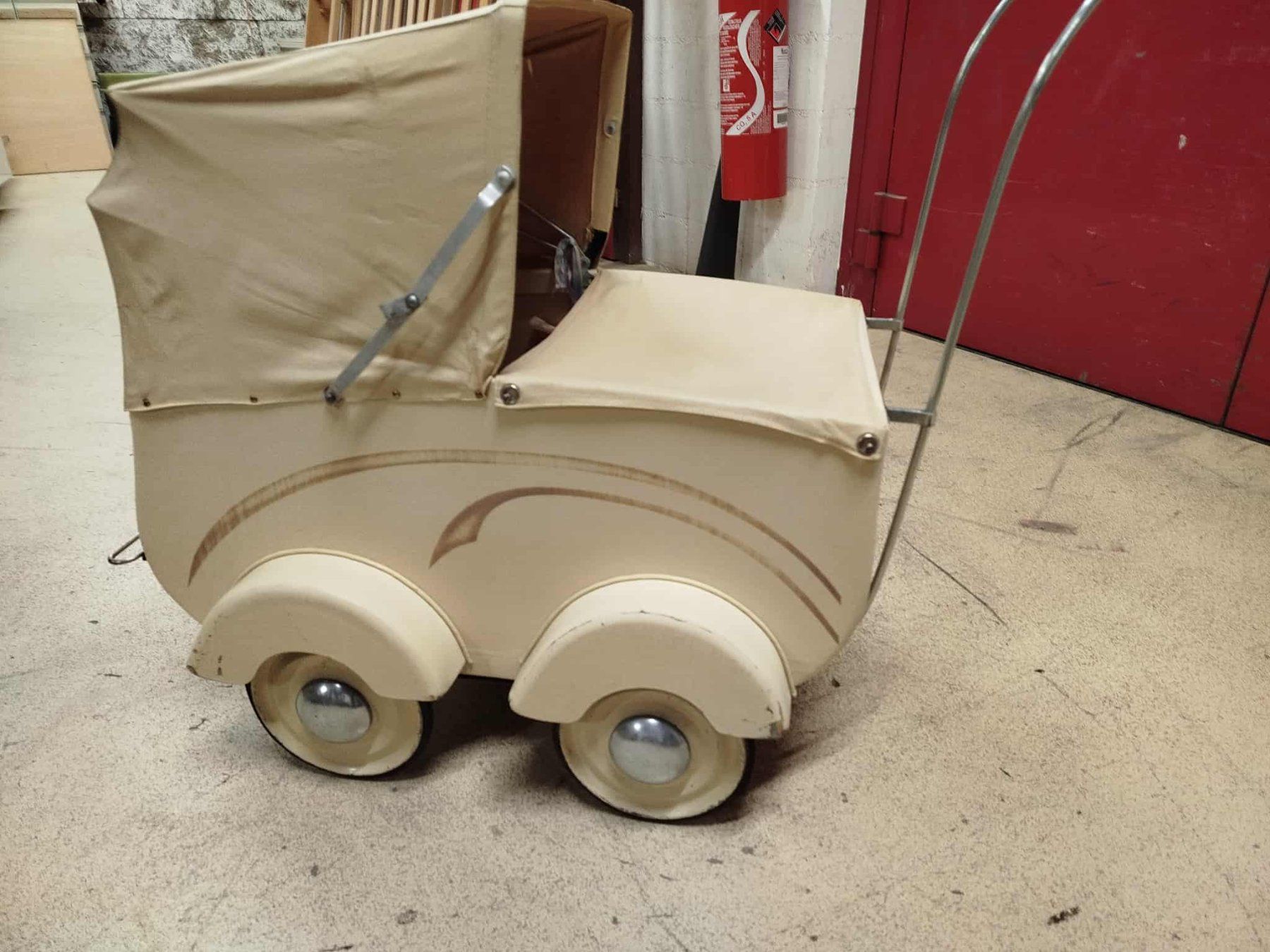 Puppenwagen: Ancienne poussette pour poupée ( nr 4 ) – Gebraucht aus La Chaux-de-Fonds von Emmaus2300CDF