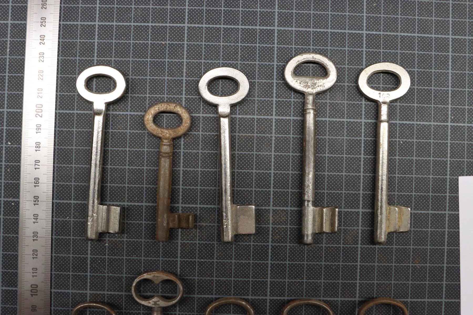 Chiavi: Lot mit 10 antiken Schlüsseln – Usato da Emmetten venduto da Super008 2