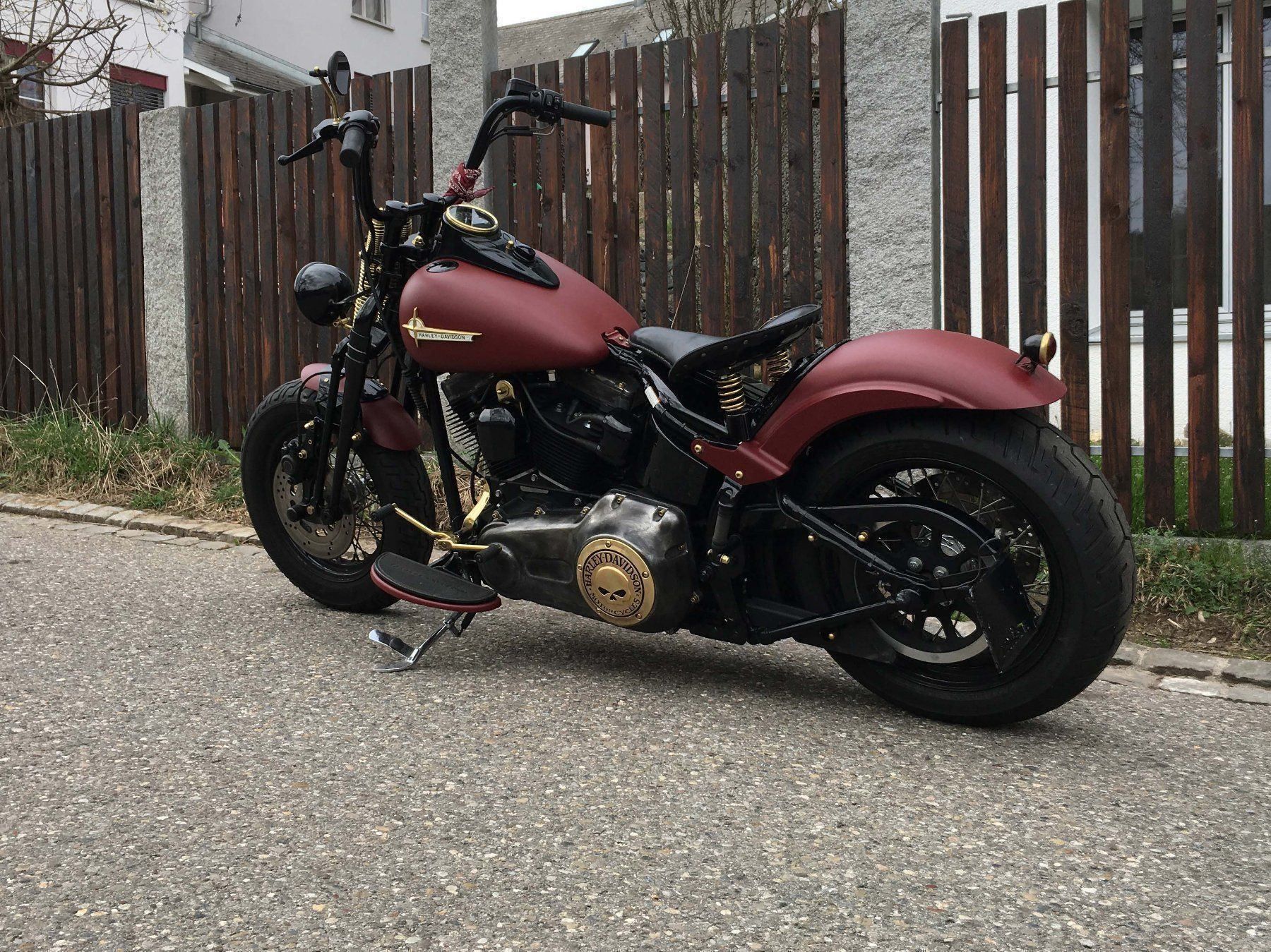 Harley-Davidson Chopper: Harley Davidson Cross Bones -blood bones – Nuovo (secondo la descrizione) da Oberuzwil venduto da artsilvan