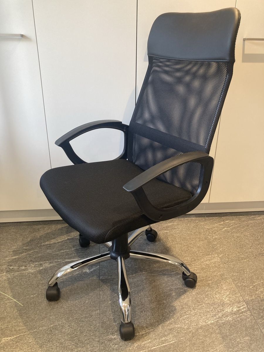 Chaises: Bürostuhl  – D'occasion à Schwändi GL par Blacklife