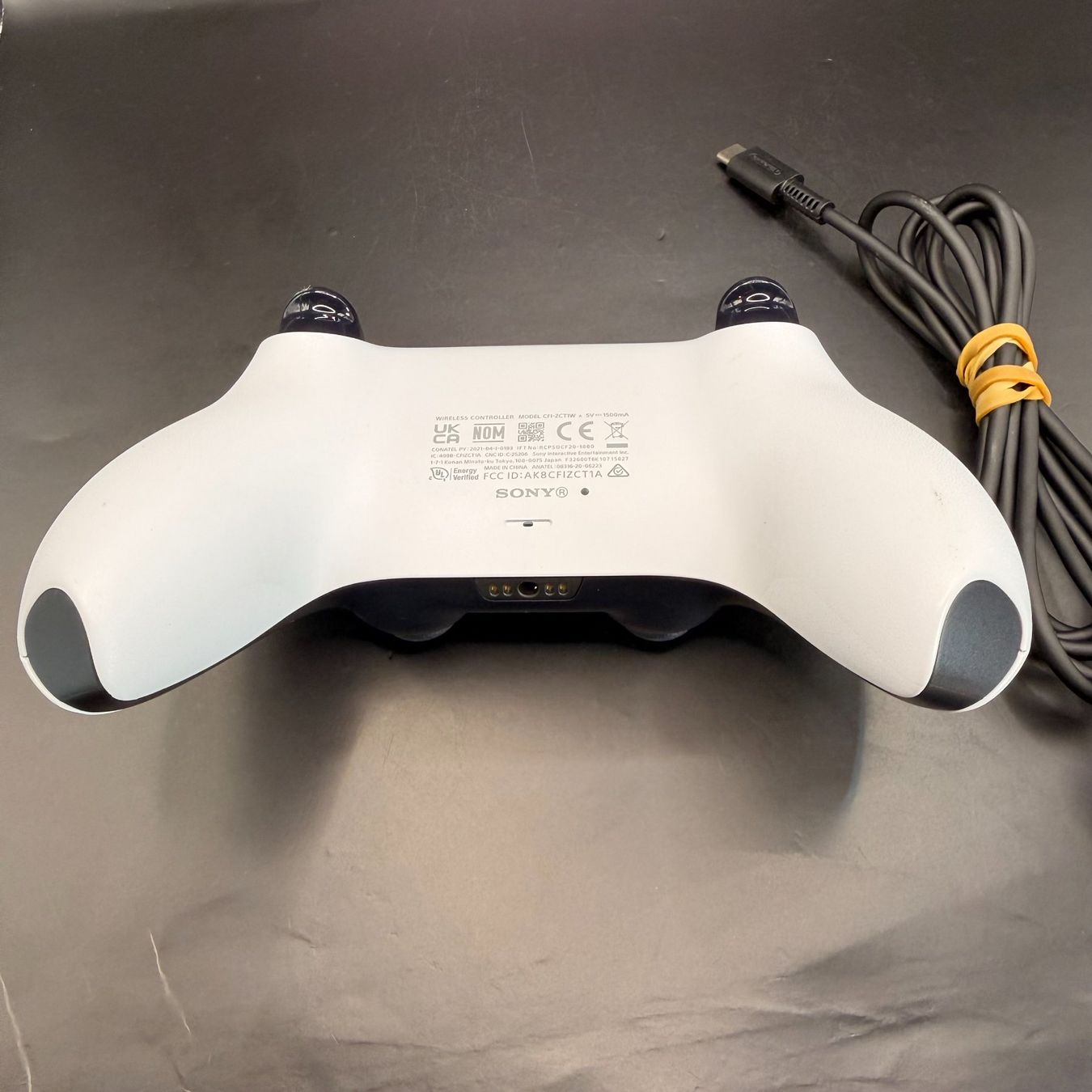 Sony Controller: PlayStation 5 DualSense Controller Weiss/Schwarz – Usato da Düdingen venduto da Nerdworld 1