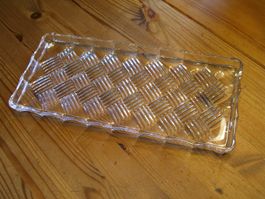 schöne,rechteckige Glasplatte, hübsches Webmuster,Cakeplatte