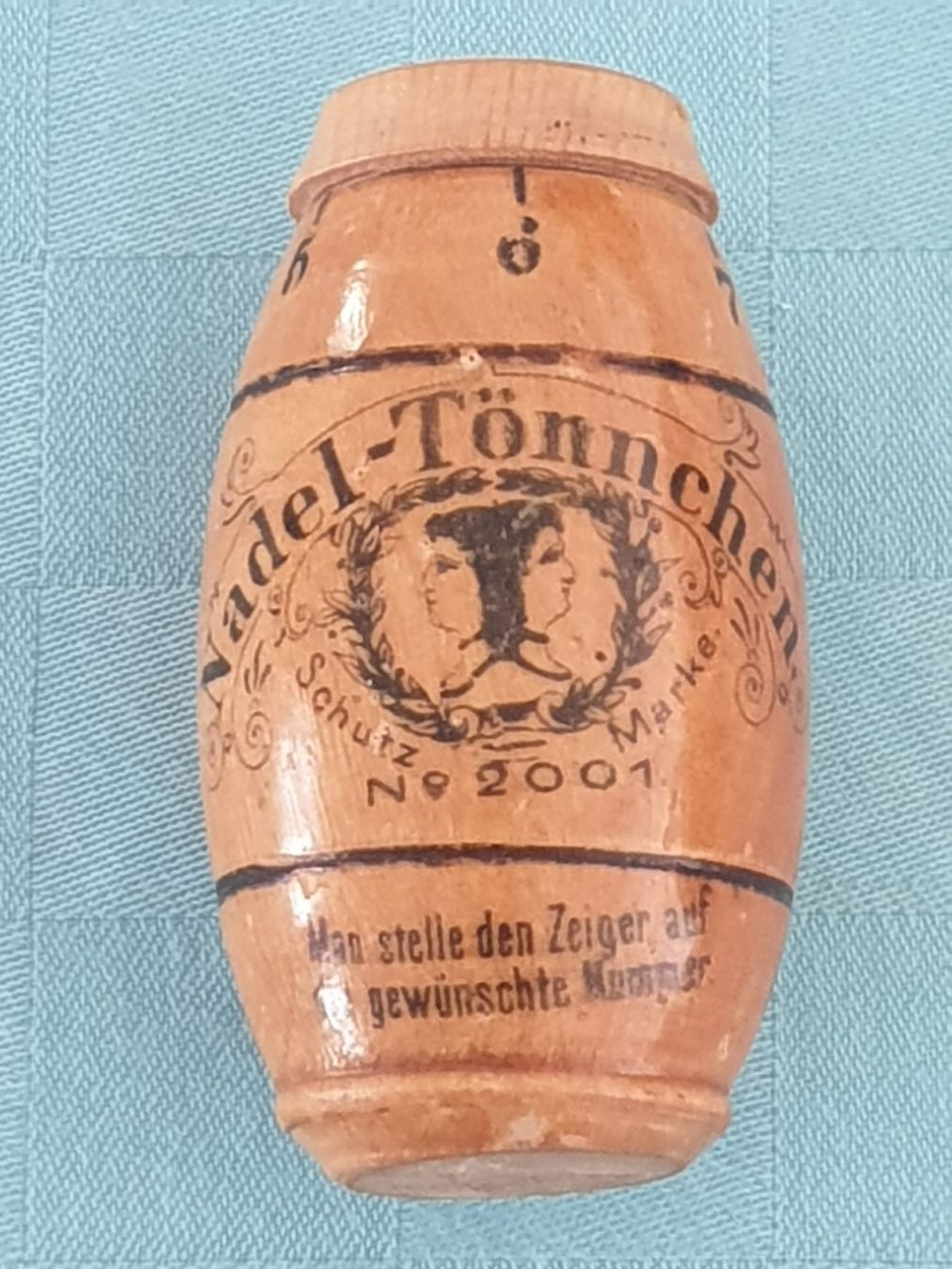 Nadeln: antikes Nadel-Tönnchen Schutz-Marke 2001 – Gebraucht aus Mörschwil von spirspi 3