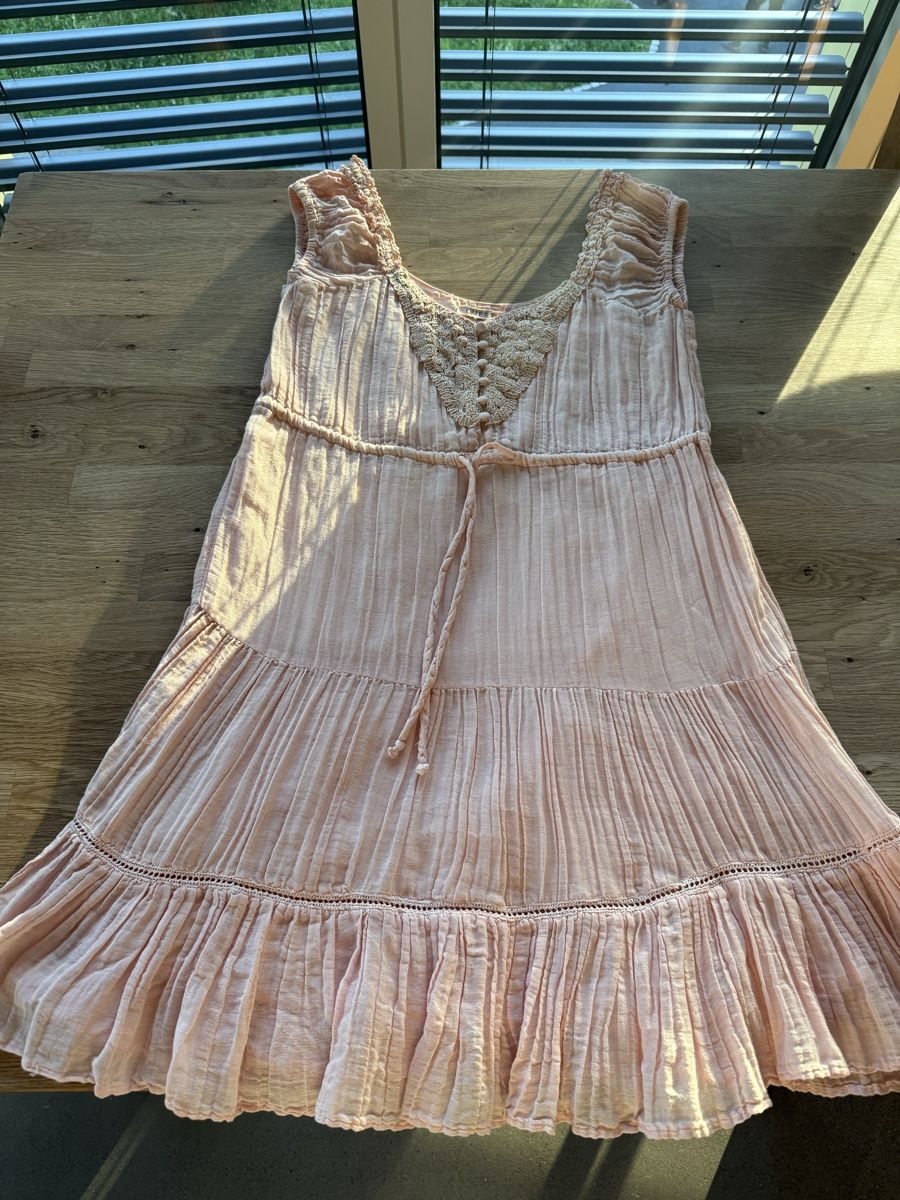 Guess Vestiti: Guess Sommerkleid – Usato da Luzern venduto da nad_nf8f