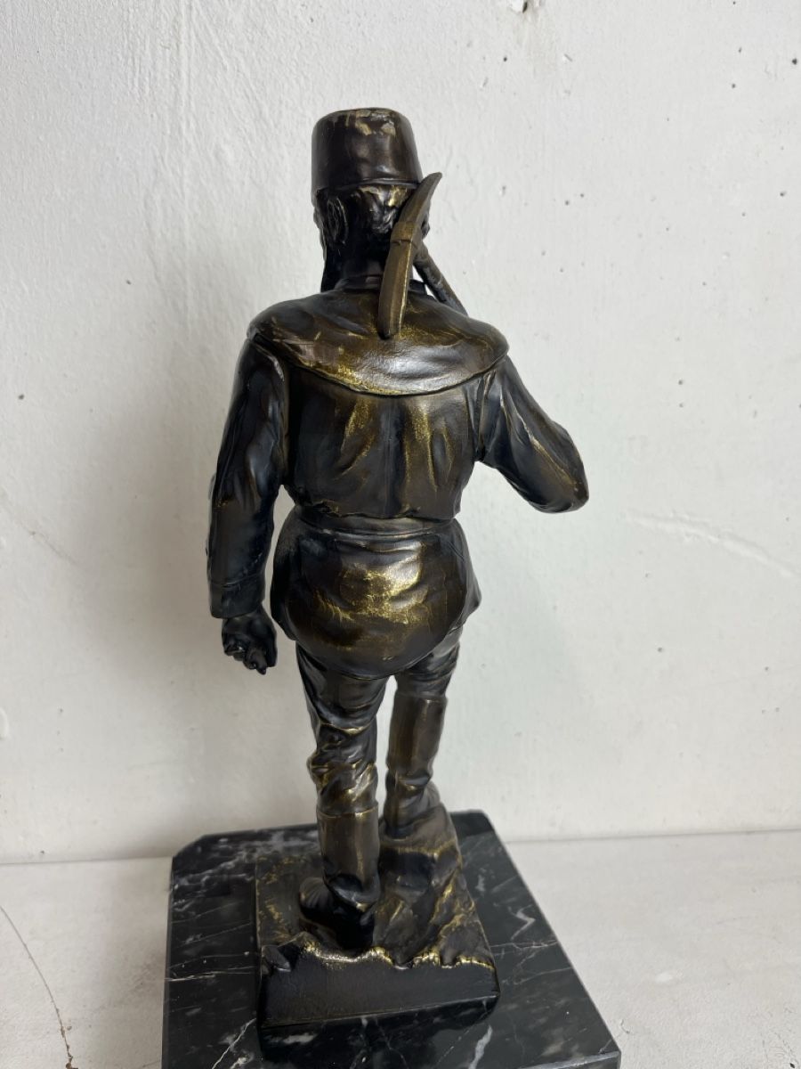 Figurines: Antike Bronce Figur auf edlem  Marmorsockel – D'occasion à Dettighofen par Moshop 5