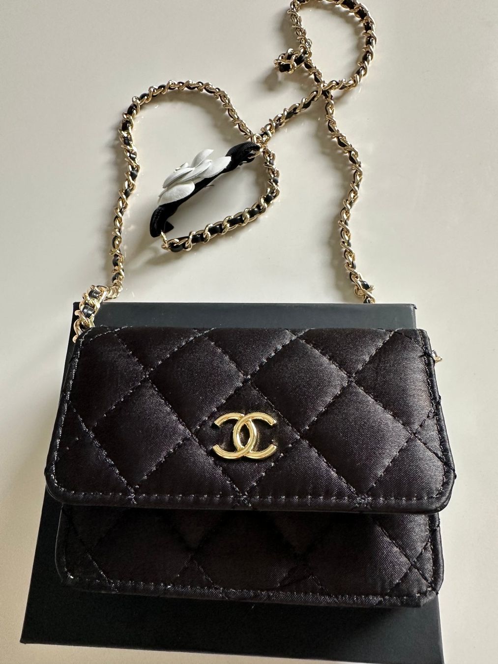 Chanel Sonstige Kleidung & Accessoires: Chanel Mini-Flap-Kartenetui mit Kette – Neu und originalverpackt aus Steinmaur von regenbogen052 1