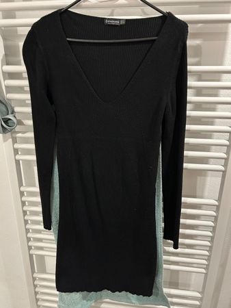 Schönes Strickkleid Stradivarius L