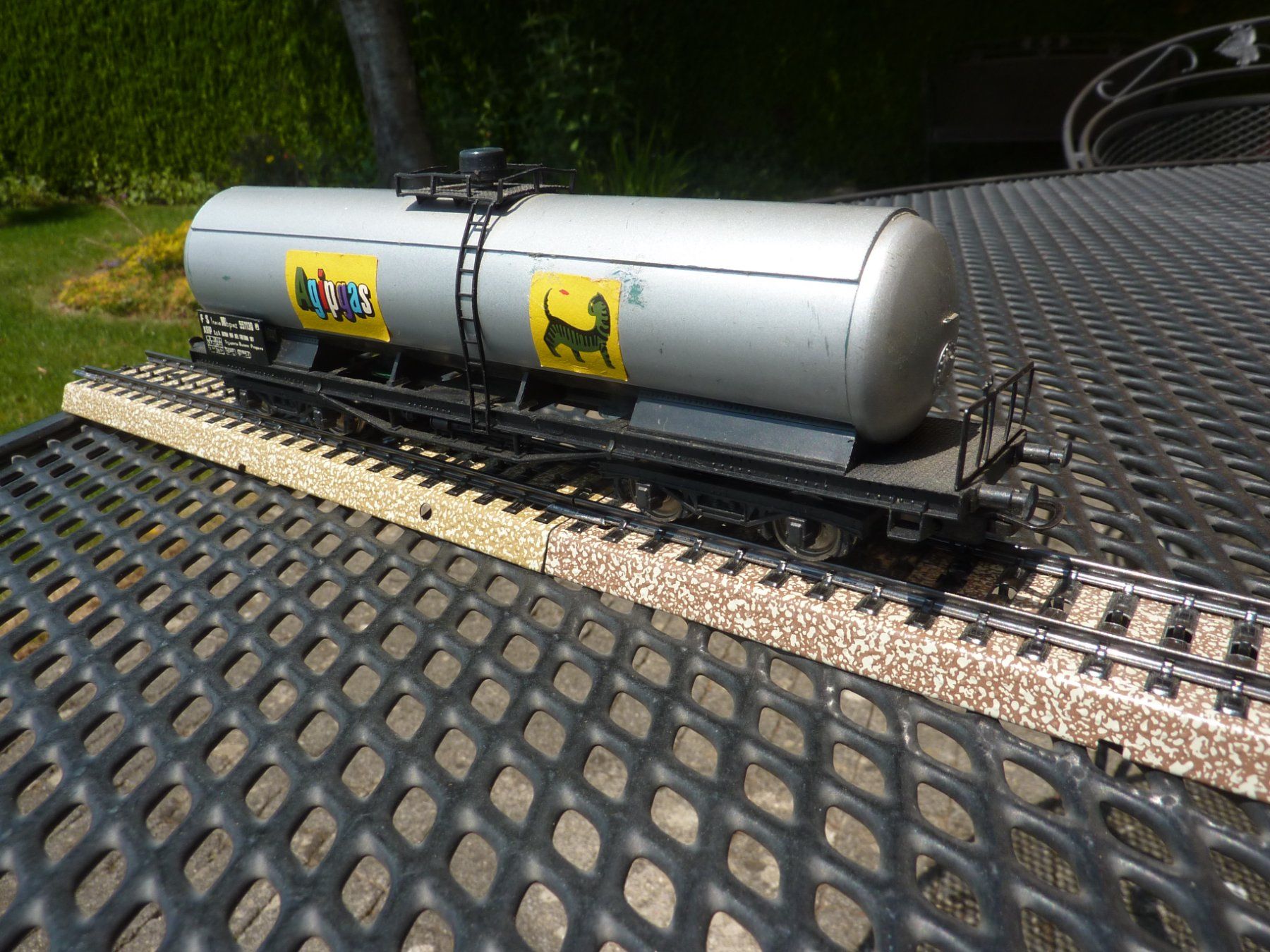Modellini di ferrovie: Tankwagen HO – Usato da Gelfingen venduto da btrottmann