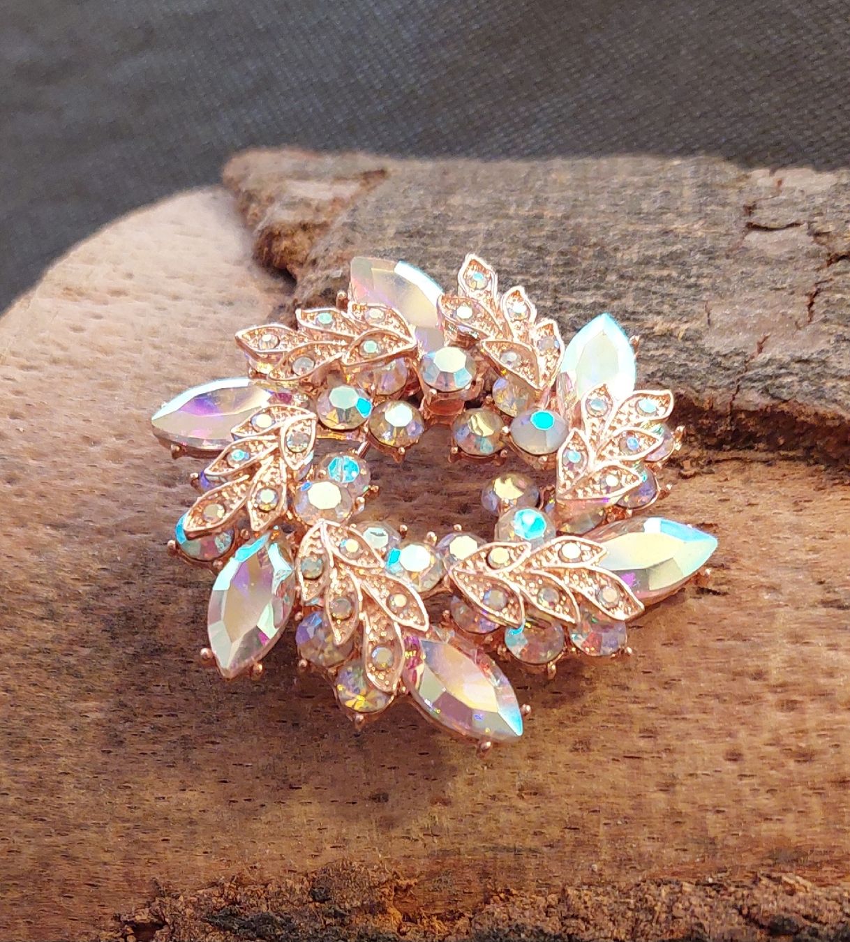 Broschen & Nadeln: Wunderschöne Brosche in Roségold mit Regenbogen-Steinen 5 cm – Neu (gemäss Beschreibung) aus Oberwil BL von Hunajakakku 3